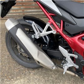 Pyramid Hugger | Gloss Black / Matte Black | Honda CB 750 Hornet 2023-Current