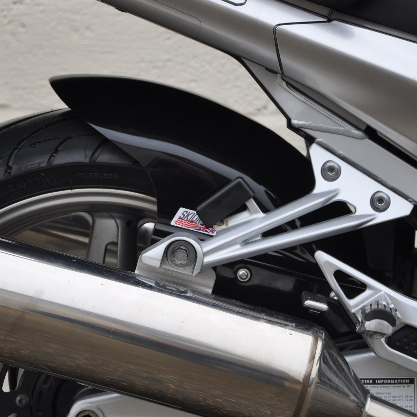 Yamaha FJR1300 2006-12  - Rear Hugger (CF)