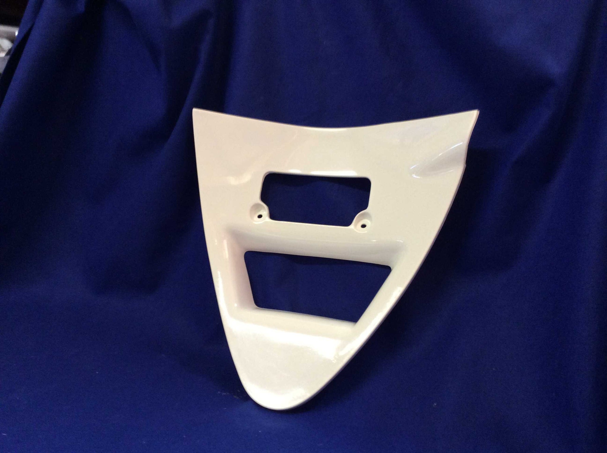 Ducati 748/916/996 - Radiator V Piece