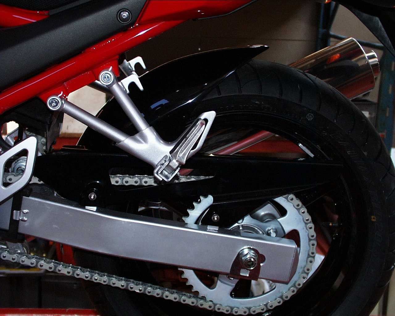 Suzuki GSF650 Bandit 2005-06 (Non ABS) - Rear Hugger (CF)