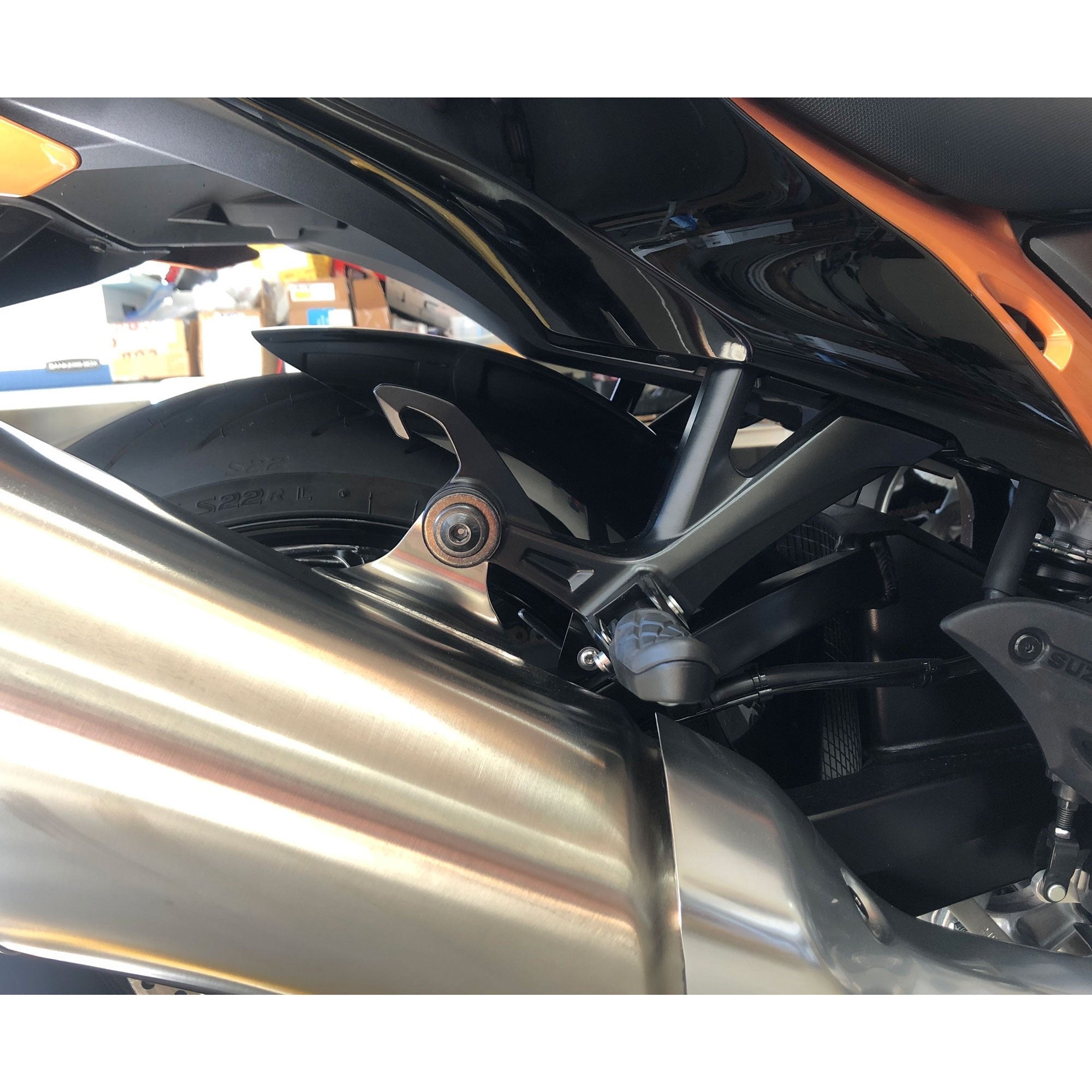 Pyramid Hugger | Gloss Black | Suzuki Hayabusa GSX1300R 2008-Current