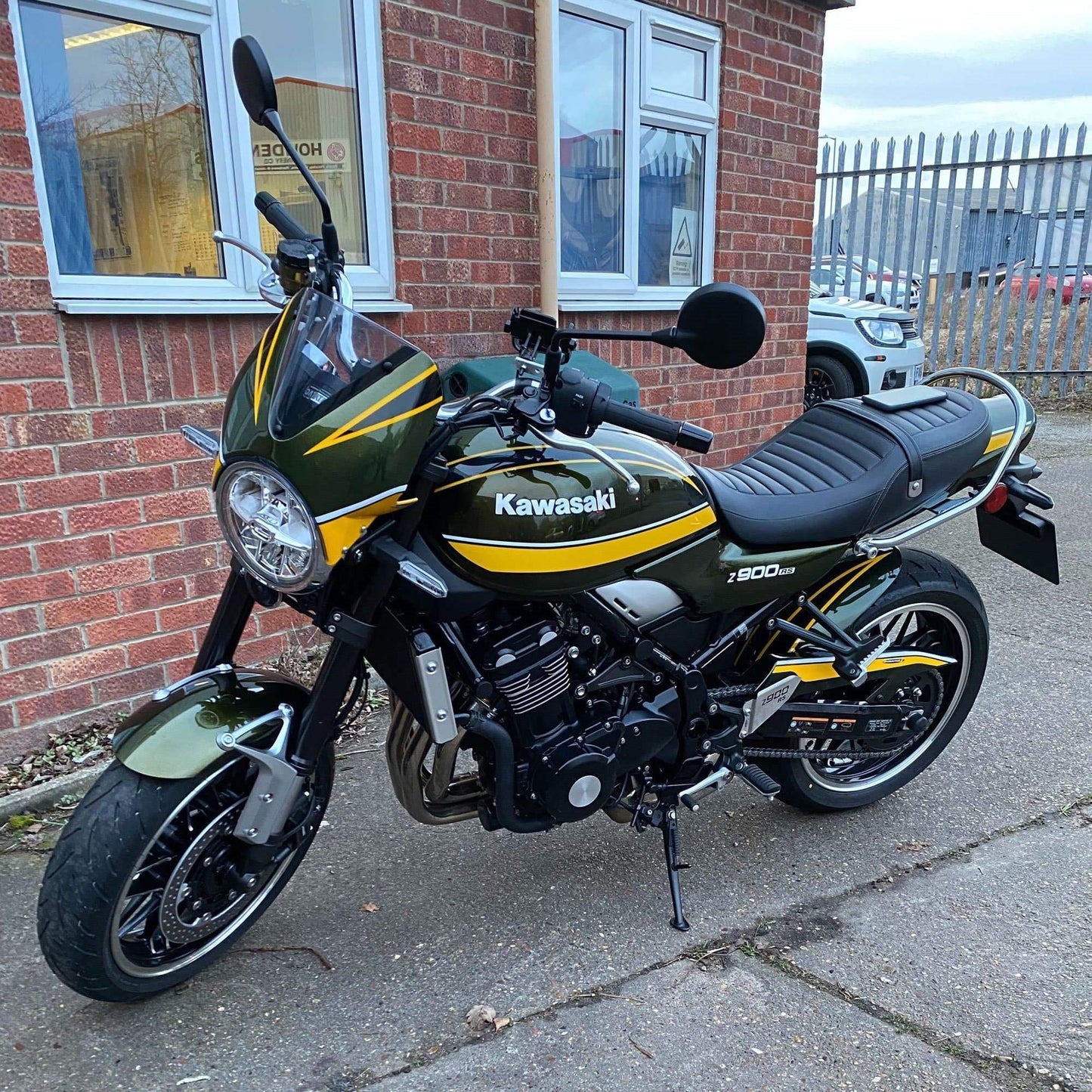 Pyramid Hugger | Metallic Green (Candytone Green Scheme) | Kawasaki Z 900 RS 2019-Current