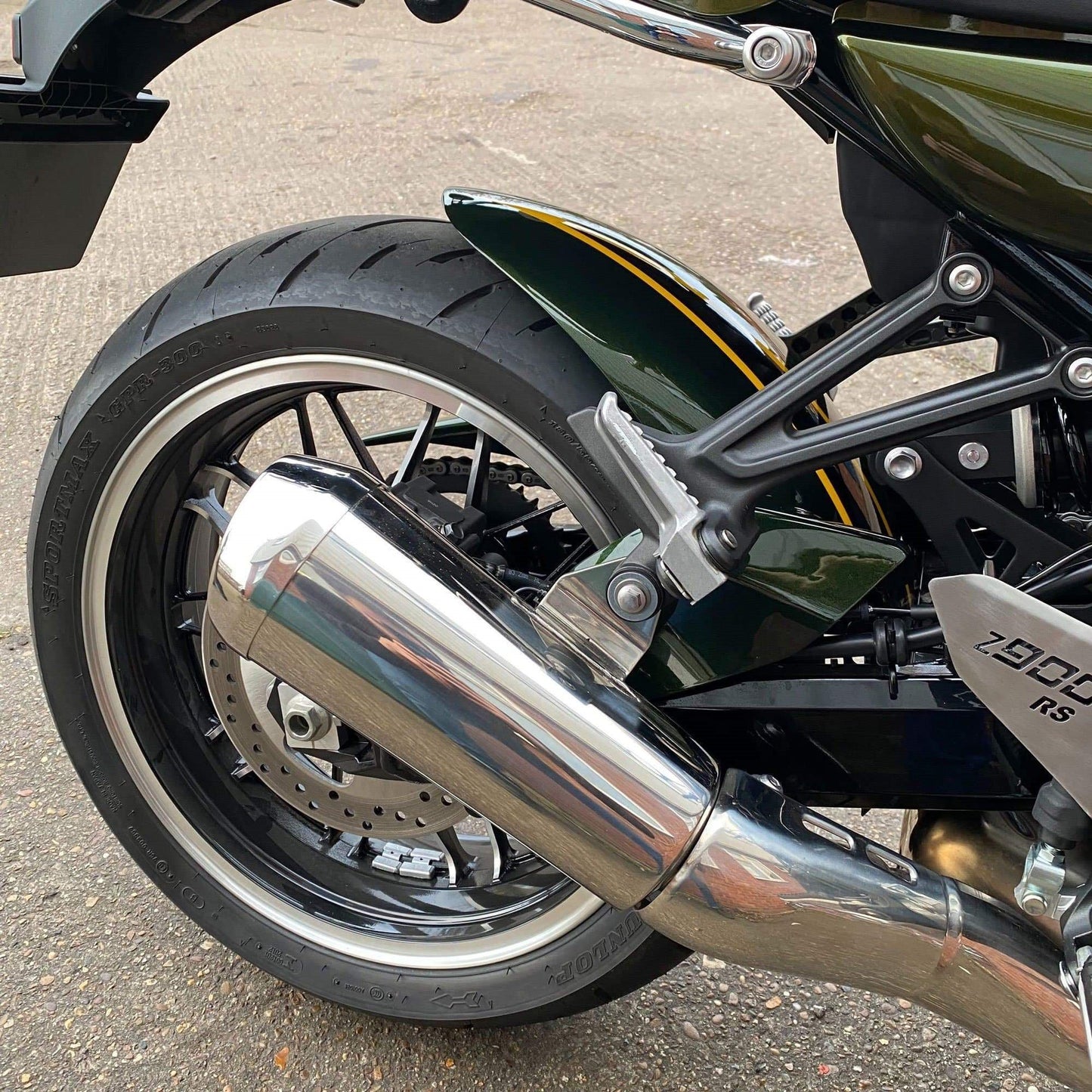 Pyramid Hugger | Metallic Green (Candytone Green Scheme) | Kawasaki Z 900 RS 2019-Current