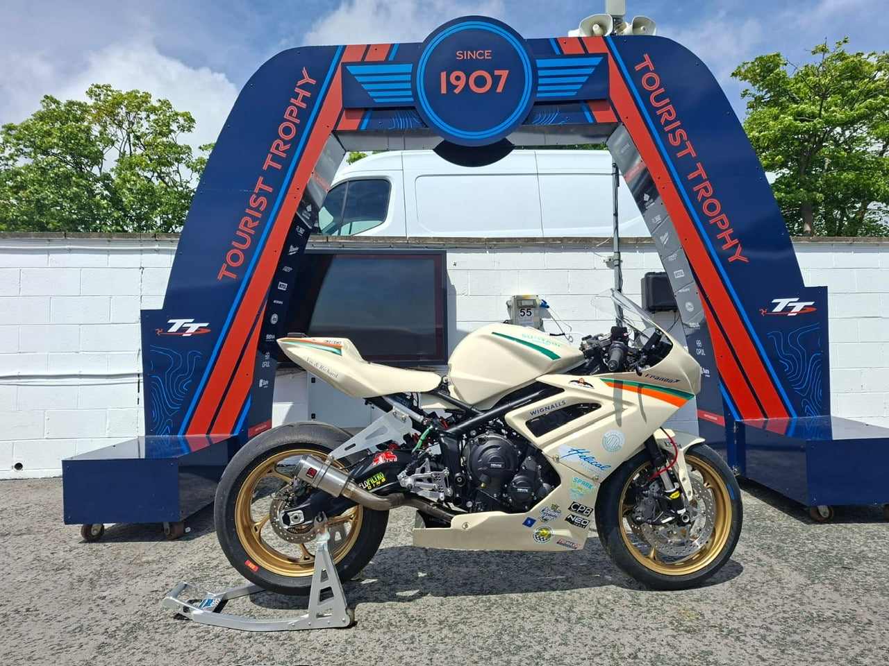 Triumph Daytona 660- race seat unit